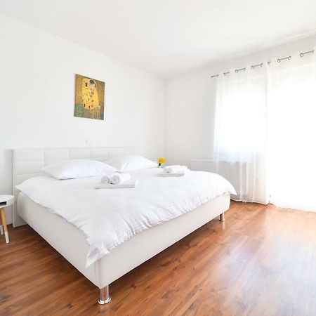Apartman Space Ražanac Exteriör bild