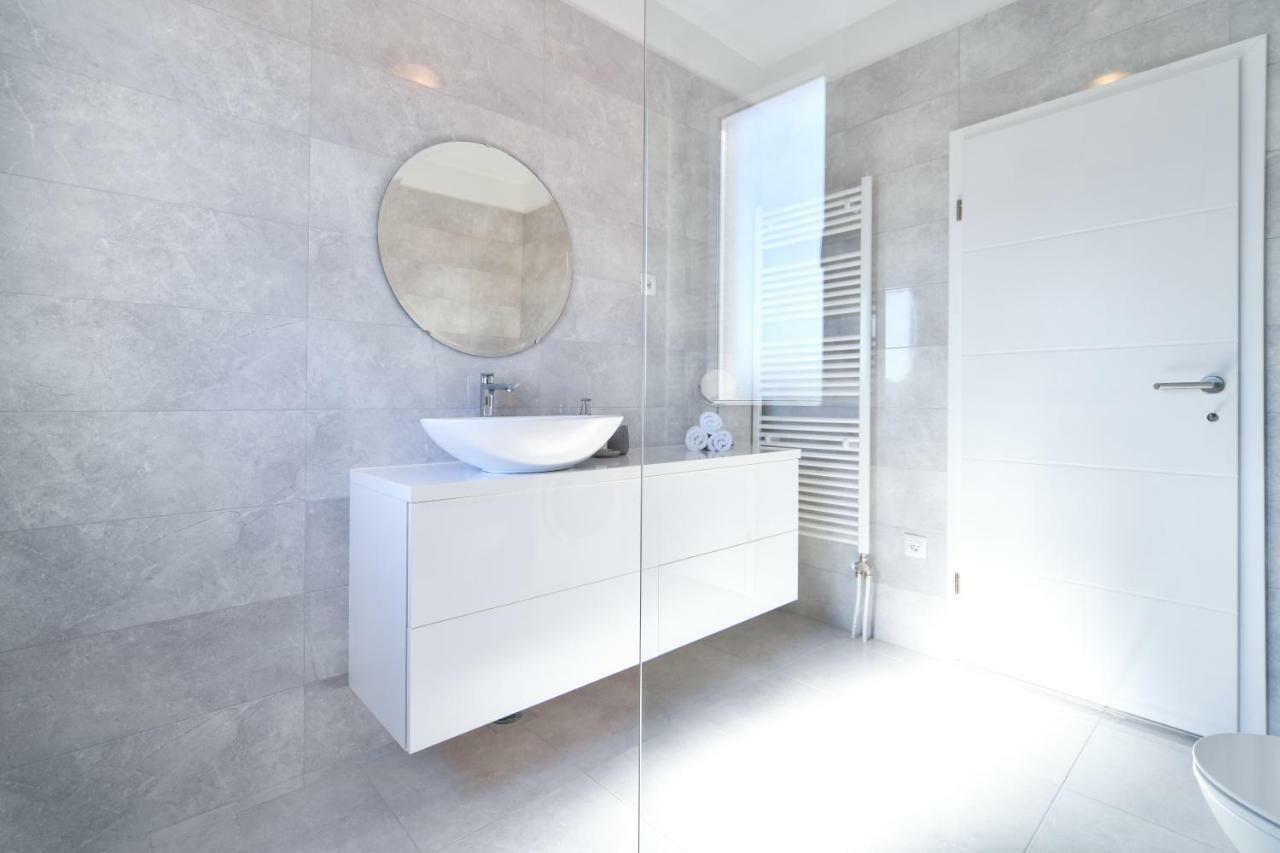 Apartman Space Ražanac Exteriör bild
