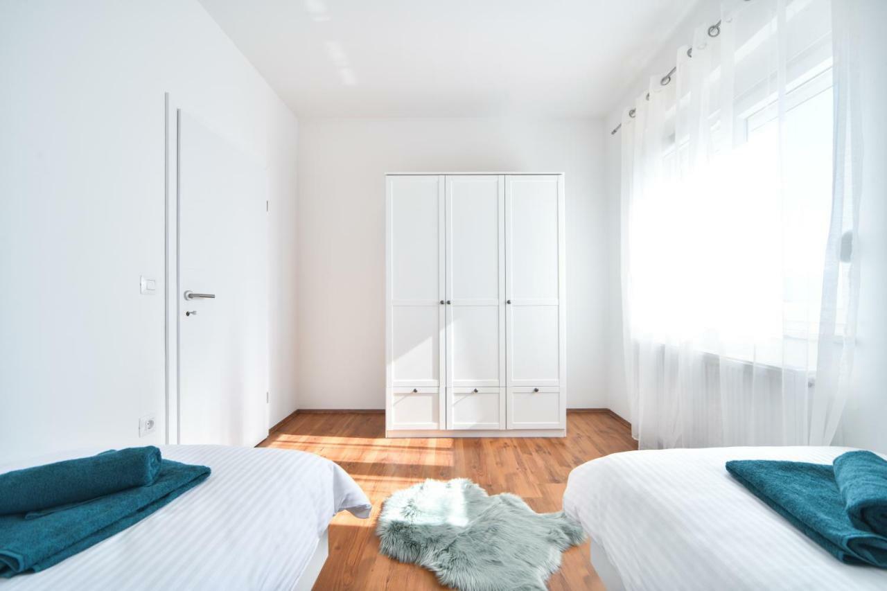 Apartman Space Ražanac Exteriör bild
