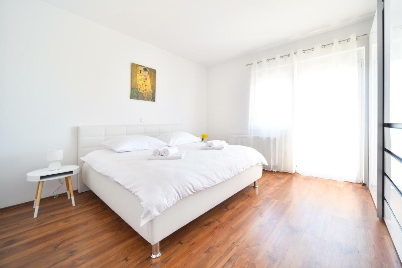 Apartman Space Ražanac Exteriör bild