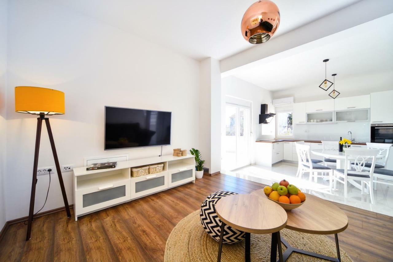Apartman Space Ražanac Exteriör bild