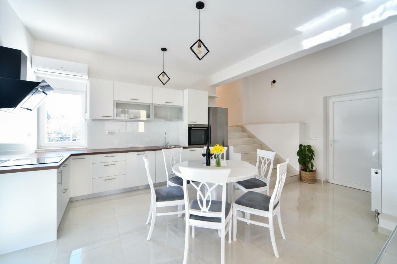 Apartman Space Ražanac Exteriör bild