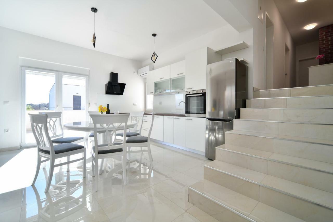 Apartman Space Ražanac Exteriör bild