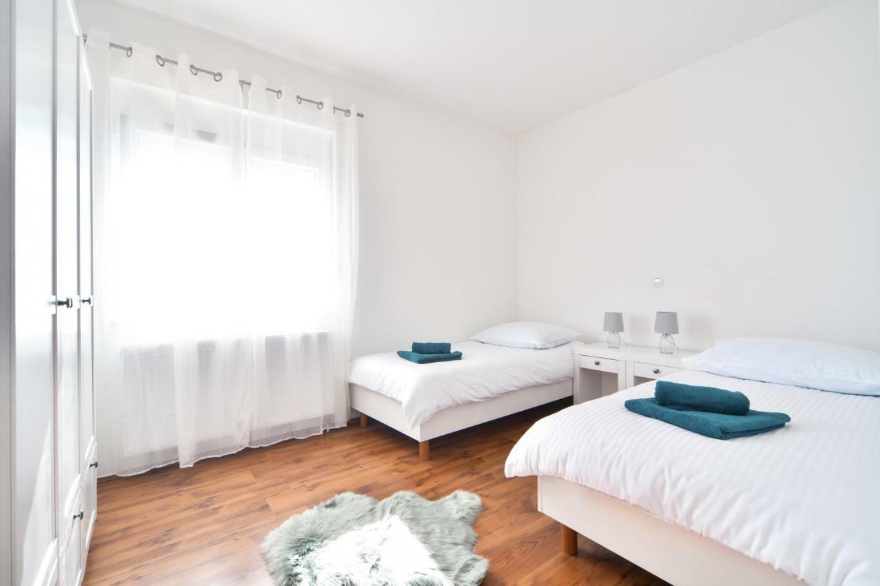 Apartman Space Ražanac Exteriör bild