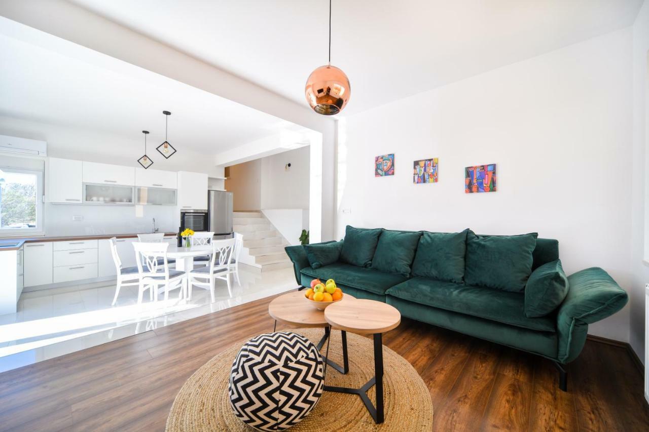 Apartman Space Ražanac Exteriör bild